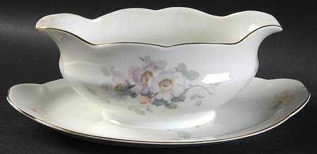 2795 Gravy Boat with Attached Underplate