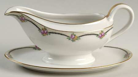 3421 Gravy Boat with Attached Underplate