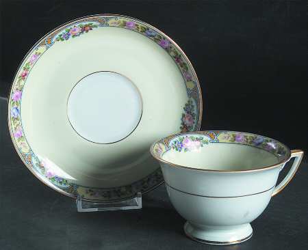 3816 Footed Cup & Saucer Set