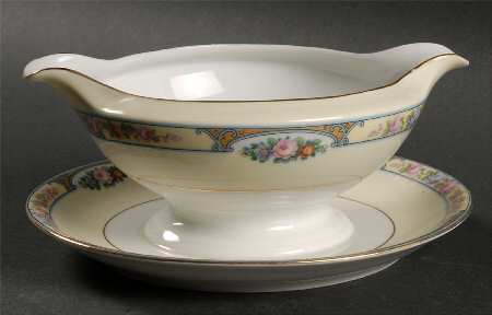 3816 Gravy Boat with Attached Underplate