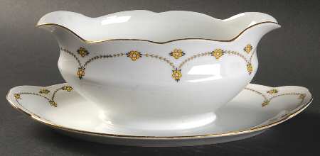 5773 Gravy Boat with Attached Underplate