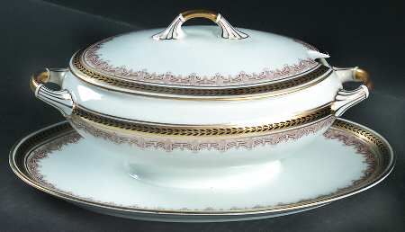690 Gravy Boat w/Attached Underplate & Lid