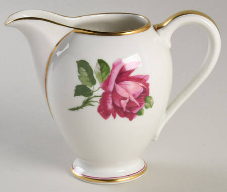 7360 (White Background) Creamer
