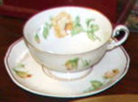7372 (Scalloped Edge) Footed Cup & Saucer Set