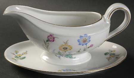 7373 Gravy Boat with Attached Underplate
