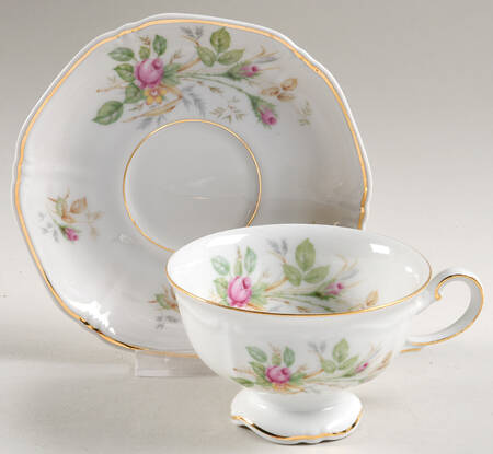 7470 (White, Scalloped) Footed Cup & Saucer Set