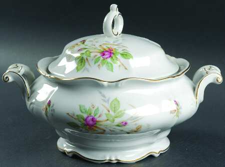 7470 (White, Scalloped) Round Covered Vegetable