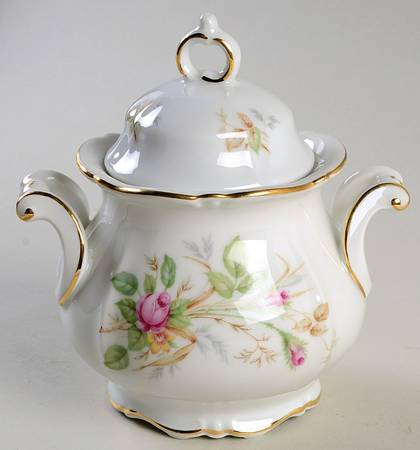7470 (White, Scalloped) Sugar Bowl & Lid