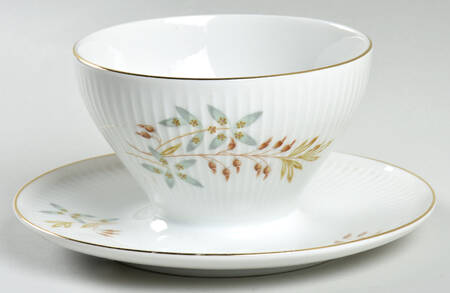 7472 (Rim, Ribbed) Gravy Boat with Attached Underplate