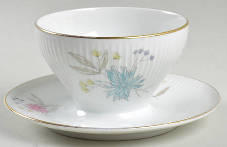 7507 Gravy Boat with Attached Underplate