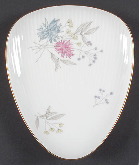 7507 8" Triangular Tray