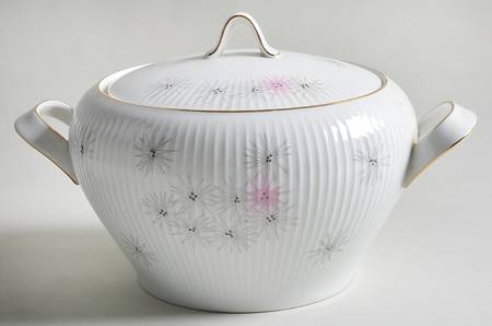 7529 (Gold Trim) Round Covered Vegetable