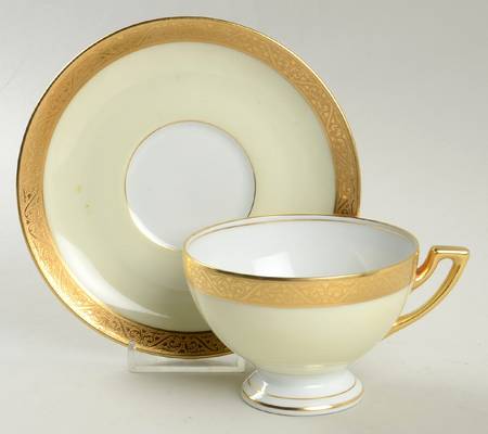 9160 Footed Cup & Saucer Set