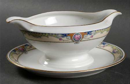 Admiral Gravy Boat with Attached Underplate