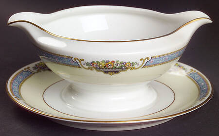 The Aragon Gravy Boat with Attached Underplate