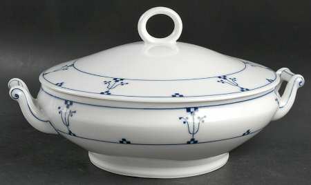 Bavarian Blue Round Covered Vegetable
