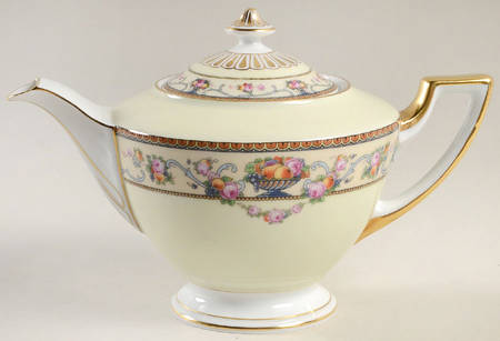 Briarcliff Teapot & Lid