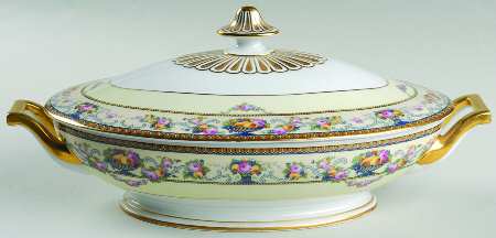 Briarcliff Oval Covered Vegetable
