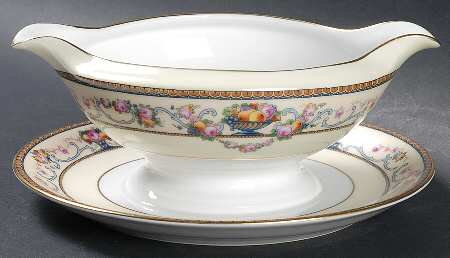 Briarcliff Gravy Boat with Attached Underplate