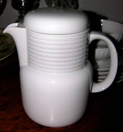 Corda White Coffee Pot & Lid