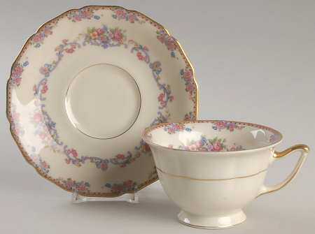Dorsey Footed Cup & Saucer Set