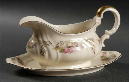 Dusebury Gravy Boat with Attached Underplate