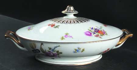 Lakewood Oval Covered Vegetable