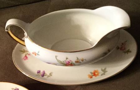 Lakewood Gravy Boat with Attached Underplate