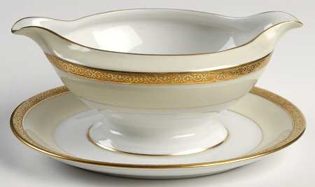Marquise Gravy Boat with Attached Underplate