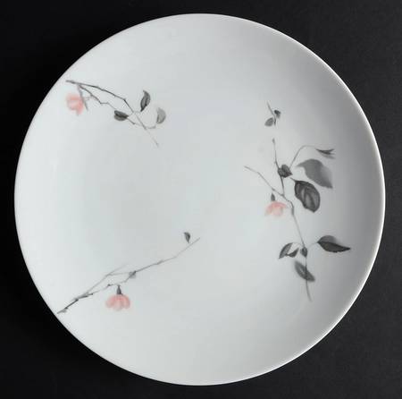 Quince (Medallion Shape) Dinner Plate