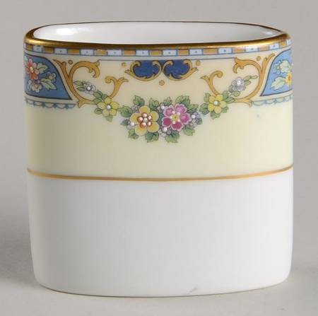 Queen Louise Cigarette Holder