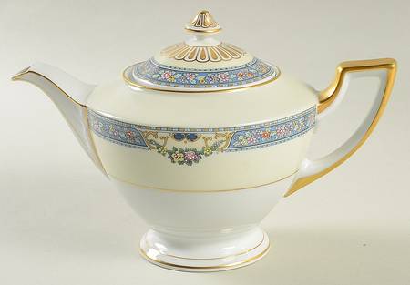 Queen Louise Teapot & Lid