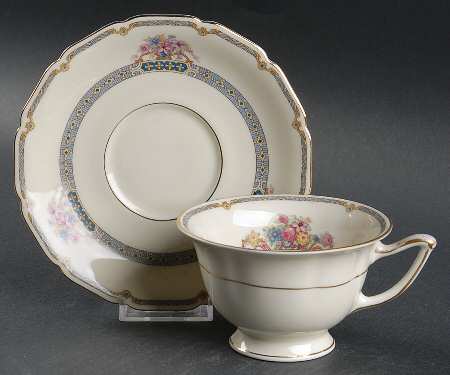 Rosemarie Oversized Cup & Saucer Set