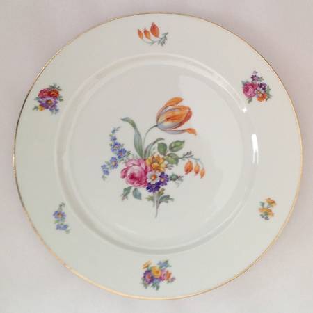 THO17 Dinner Plate