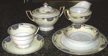 THO20 Footed Cup & Saucer Set