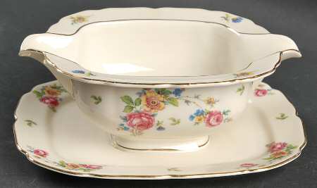 THO31 Gravy Boat with Attached Underplate