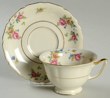 THO31 Footed Cup & Saucer Set