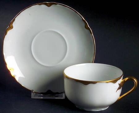 THO33 Flat Cup & Saucer Set