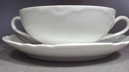 THO4 Flat Bouillon Cup & Saucer