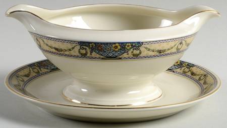 THO6 Gravy Boat with Attached Underplate