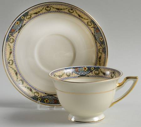 THO6 Footed Cup & Saucer Set