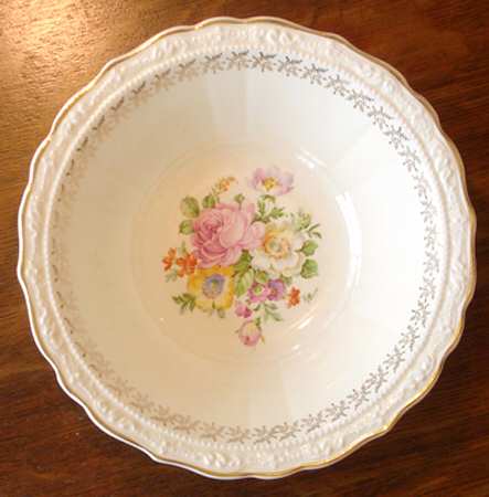 1599 8" Round Vegetable Bowl