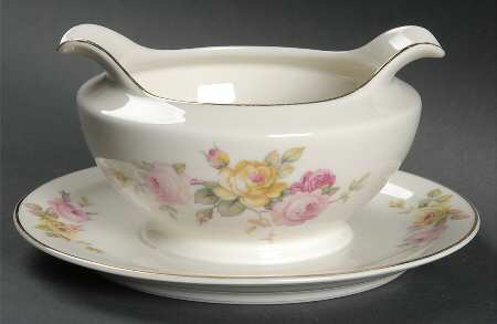18610 Gravy Boat with Attached Underplate