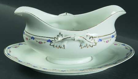 4567 Gravy Boat with Attached Underplate