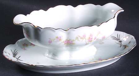 Bordeaux Gravy Boat with Attached Underplate