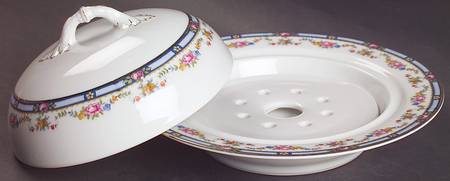 Carlton Round Covered Butter with Strainer