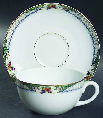 De Luxe Flat Cup & Saucer Set