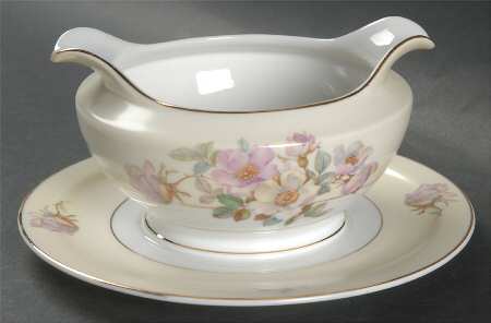 Dorothy Gravy Boat with Attached Underplate