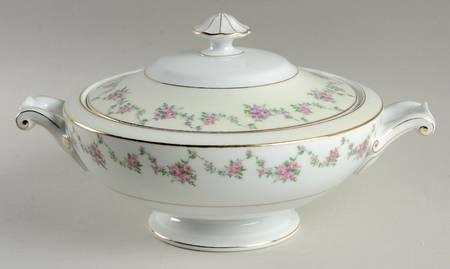 Garland Rose Round Covered Vegetable