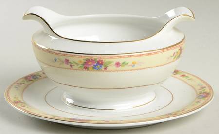 Lucille Gravy Boat with Attached Underplate